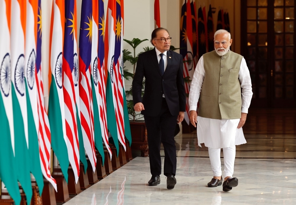 Modi to Skip ASEAN Summit 2025: Virtual Participation Signals Diplomatic Caution Amid US-India Tensions 1 PM Narendra Modi and Malaysian PM Anwar Ibrahim discuss ASEAN Summit 2025 diplomacy and India-Malaysia relations.
