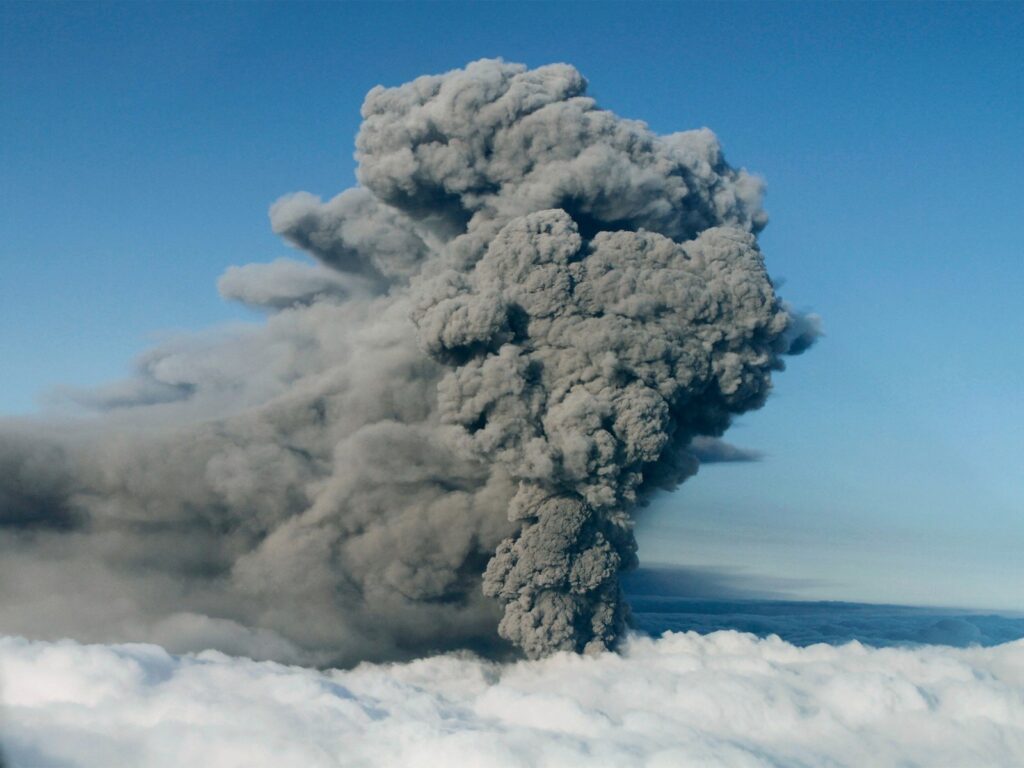 Massive Ethiopia Volcano Eruption Sends Ash Cloud to India, Triggering Major Disruptions 1 Ethiopia volcano eruption ash cloud reaching India flight cancellations aviation impact