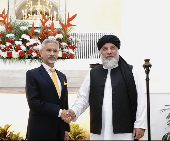 Afghanistan Opens Doors to Indian Investors With Bold 5-Year Tax Break Offer 1 Afghan and Indian ministers handshake over investment talks