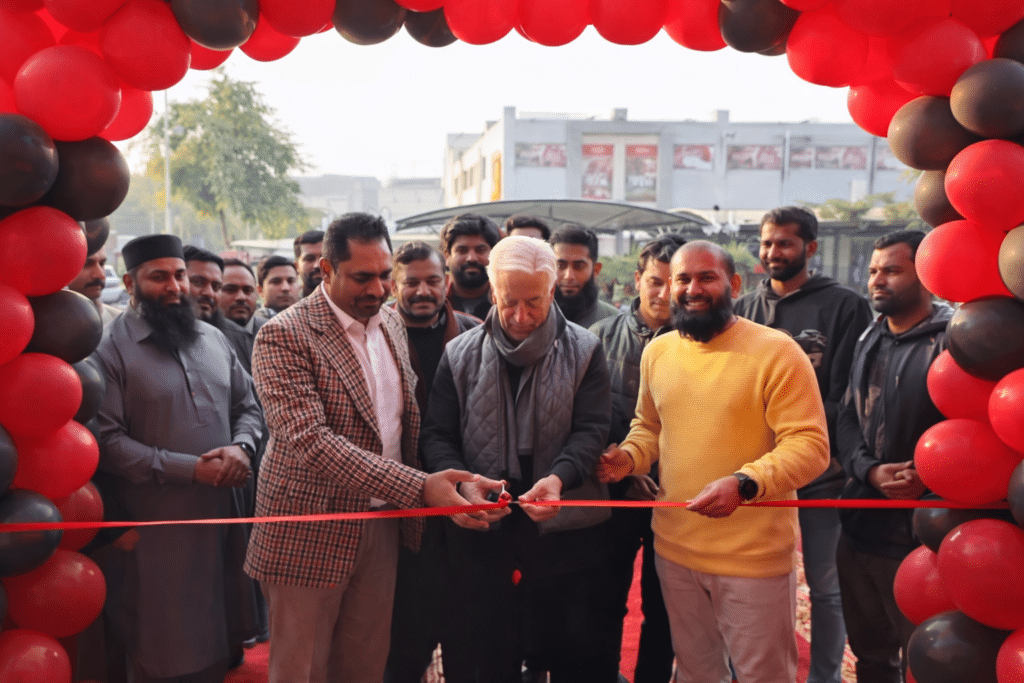 Fake Franchise, Real Fallout: Pakistan Defence Minister Inaugurates ‘Pizza Hut’ That Wasn’t One 1 Pakistan minister inaugurates Pizza Hut