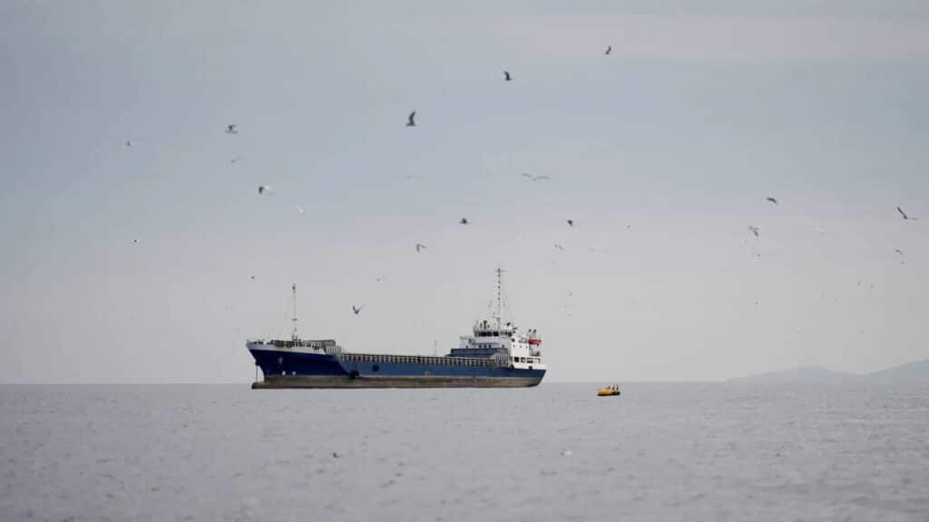 Iran Crisis Explodes: US Blockade in Hormuz Triggers Global Oil Shock 6 Iran Strait of Hormuz blockade ships oil tanker crisis