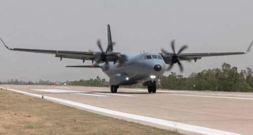 IAF Fighter Jets Land on Highway in Uttar Pradesh During Major Air Force Drill 1 Fighter jets landing on highway in Uttar Pradesh