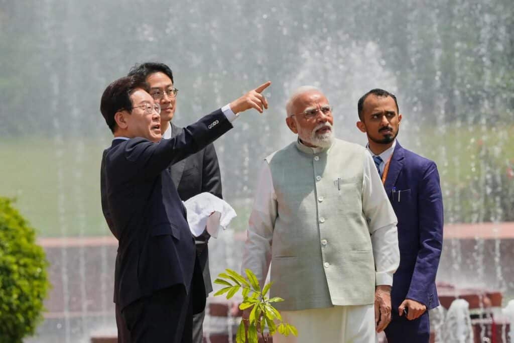 India-South Korea Ties Surge as Lee Jae-myung Pushes 10x Growth in Korean Companies 1 South Korea President Lee Jae-myung meets Narendra Modi
