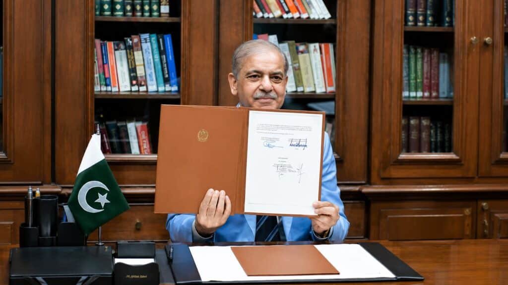 Pakistan Signs Historic US-Iran Peace Deal as Guarantor in Major Global Breakthrough 3 Pakistan PM Shehbaz Sharif signs peace memorandum