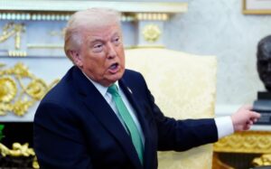 Home 11 Trump speaks after claiming Iran shot down a US Apache helicopter over the Strait of Hormuz.