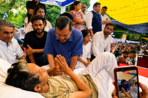 Home 9 Kejriwal meets Sonam Wangchuk at Jantar Mantar protest in New Delhi