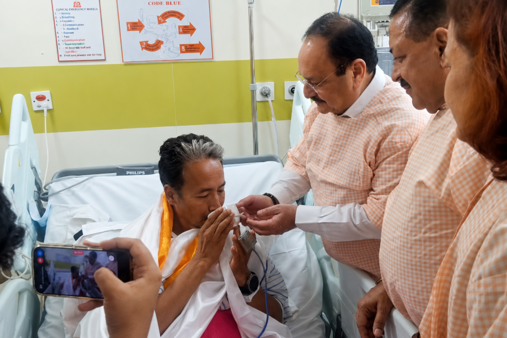 Sonam Wangchuk ends 26-day fast, breaks silence on trolling: 'Do I need a character certificate from anyone?' 1 Wangchuk ends his 26-day hunger strike at a Gurugram hospital.