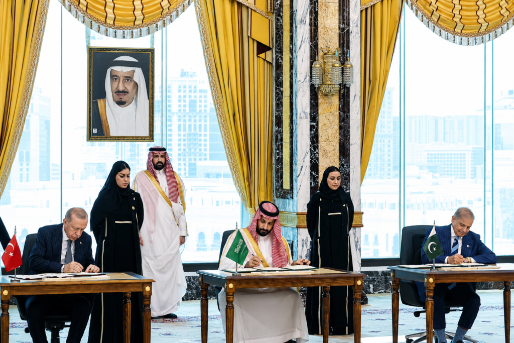 Saudi Arabia, Türkiye and Pakistan Sign Joint Defence Deal Amid Regional Turmoil 1 Saudi Arabia defence pact signing Mecca